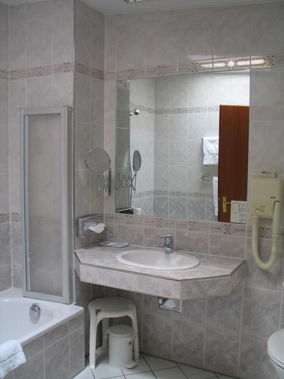 Hotel Roemischer Kaiser Трір Екстер'єр фото